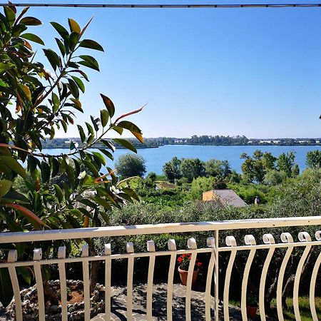 Sul Lago Dorato Терачина Стая снимка