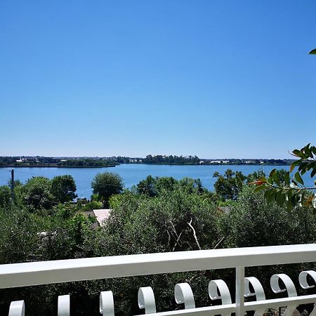 Sul Lago Dorato Терачина Стая снимка